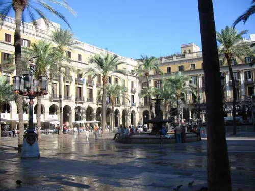 Plaça Reial at night